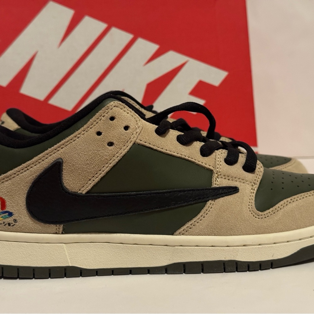 Nike SB Dunk Low Sneakers - Picture 3 of 11